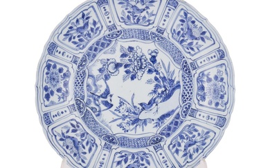 A LARGE CHINESE BLUE AND WHITE KRAAK LOBED PLATE, WANLI