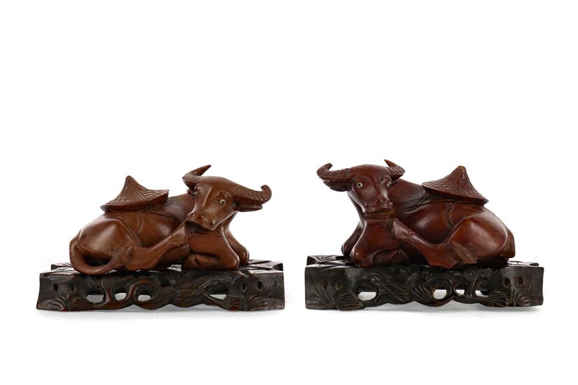A LOT OF TWO 20TH CENTURY CHINESE CARVED WOOD CRAVINGS OF BUFFALO
