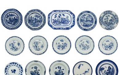 A MIXED COLLECTION OF FOURTEEN CHINESE BLUE AND WHITE DISHES...