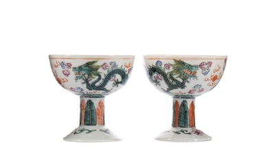 A PAIR OF 20TH CENTURY CHINESE STEMMED CUPS