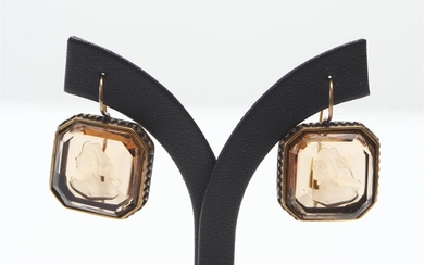 A PAIR OF BROWN GLASS INTAGLIO EARRINGS, IN BRONZE MOUNT AND SHEPHERD HOOK FITTINGS, 20MM SQUARE
