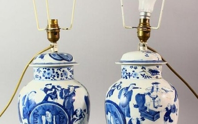 A PAIR OF CHINESE BLUE AND WHITE PORCELAIN JARS AND