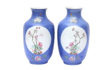 A PAIR OF CHINESE FAMILLE-ROSE BLUE-GROUND SGRAFFITO VASES 民國時期 粉彩藍地開光花卉瓶一對 《大清乾隆年製》款