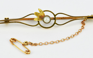 A PEARL AND 15CT BAR BROOCH