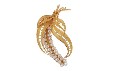 A PEARL AND FILIGREE BROOCH