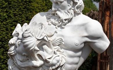 A SCULPTED WHITE MARBLE BUST OF HERCULES AND THE NEMEAN LION, LATE 20TH CENTURY