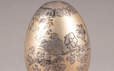 A SMALL EGG-SHAPED SILVER PARCEL-GILT BOX WITH FOLIAGE