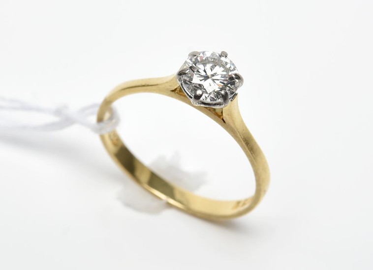 A SOLITAIRE DIAMOND OF 0.74CTS (G /VVS) RING IN 18CT GOLD, SIZE M