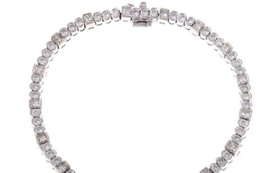 A Semi-Bezel 4.00 ctw Diamond Line Bracelet