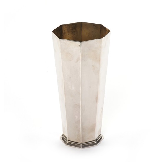 A Swedish sterling silver vase. Atelier Borgila, Stockholm 1935. Weight 590 g. H. 22 cm.