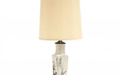 A Vintage Chinese Porcelain Table Lamp