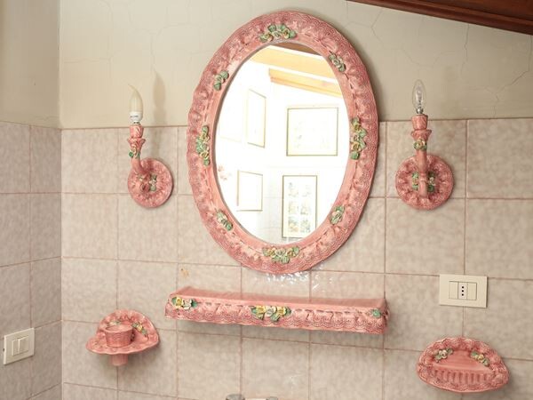 A ceramic bathroom set