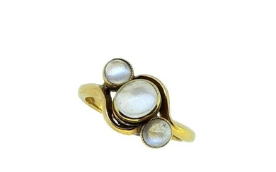 A crossover moonstone ring, central oval cabochon moonstone, approximately 6.2 x 5.5mm, estimated