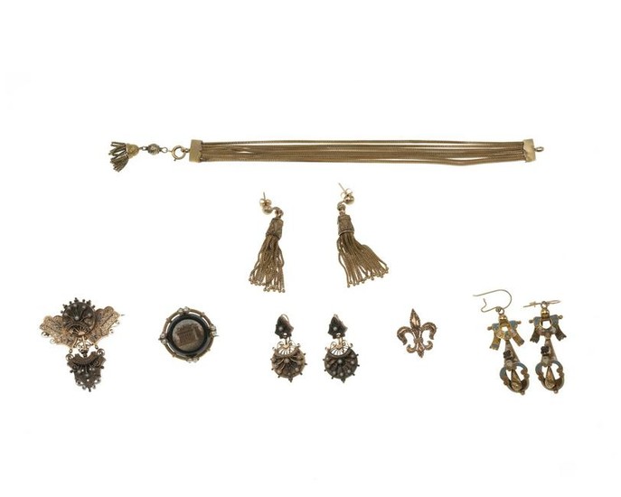 A group of Antique jewelry