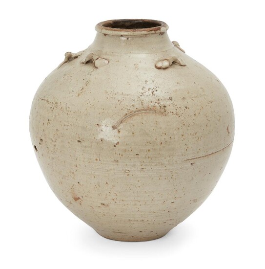 A large Chinese ash-glazed globular jar, 14th/15th century, with narrow neck and lug handles to shoulder, 31.5cm high Provenance: Estate of the late designer Anthony Powell (1935 – 2021) 十四/十五世紀 灰釉罐 來源：設計師安東尼·鮑威(1935 – 2021)藏。