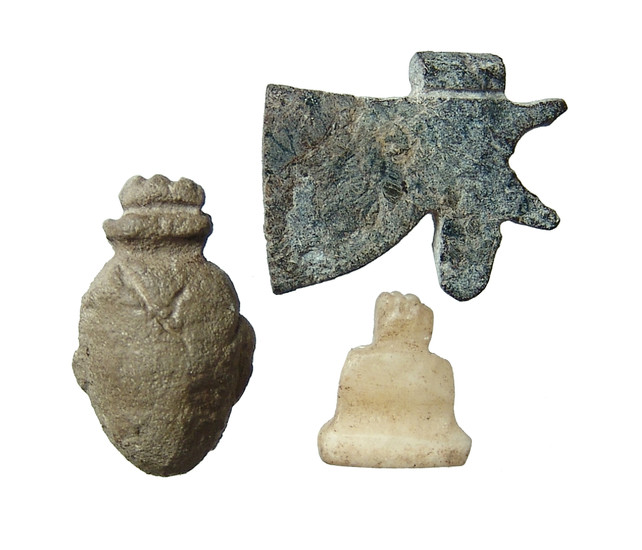 A lot of 3 Egyptian stone amulets, Late period
