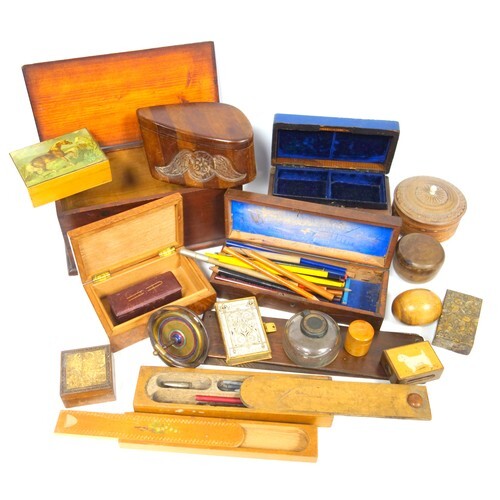 A mixed lot of treen, mostly to include boxes, pencil cases,...