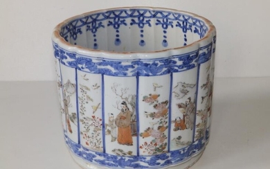 A small Chinese porcelain jardiniere of fluted cylinder shape,...