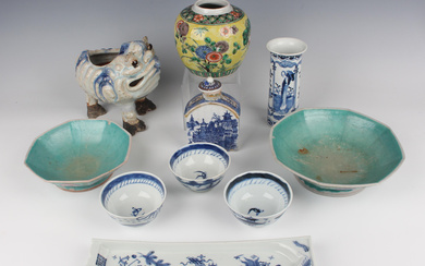 A small group of Chinese porcelain, 18th century and later, including a blue and white export porcel