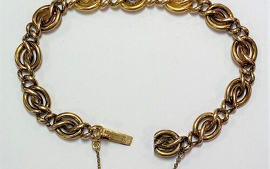 A twisted link bracelet