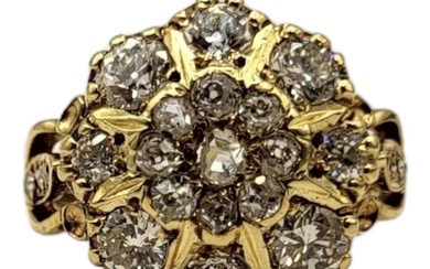 AN 18CT DIAMOND DAISY CLUSTER RING Set with old brilliant, r...