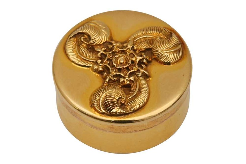 AN 18CT GOLD ASPREY COMMERATIVE PILL BOX FOR THE INVESTITURE OF CHARLES PRINCE OF WALES