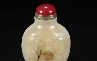 AN AGATE CHARACTER SNUFF BOTTLE
