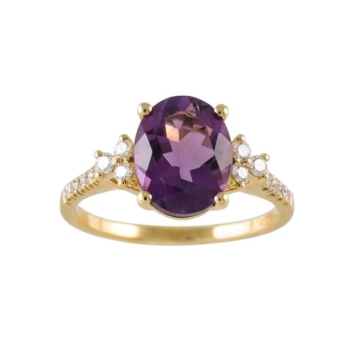AN AMETHYST AND DIAMOND RING, the oval amethyst to diamond s...