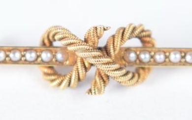 AN ANTIQUE 15CT GOLD AND PEARL BROOCH. 4.2 grams. 4.25cm x 1 cm.
