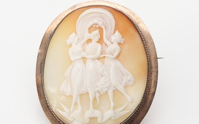AN ANTIQUE CAMEO BROOCH DEPICTING THE THREE GRACES IN 9CT GOLD FRAME, 59MM X 50MM