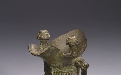AN ARCHAISTIC CHINESE BRONZE 'JUE' VESSEL