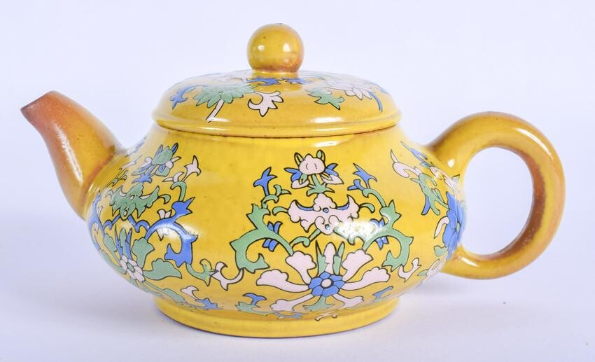 AN EARLY 20TH CENTURY CHINESE YELLOW GLAZED TEAPOT AND