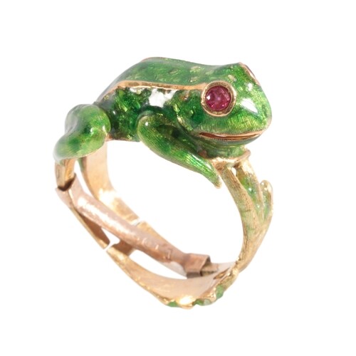 AN ENAMELLED FROG DRESS RING with red gem-set eyes, on a fol...
