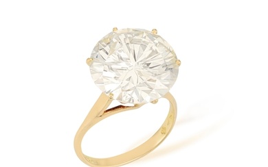 AN IMPRESSIVE DIAMOND SINGLE-STONE RING The brilliant-cut d...