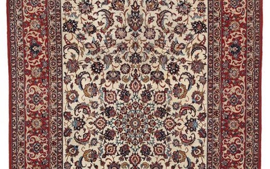 An Isfahan rug, Persia. Palmettes, flowers and foliage on an ivory field. Knotted on silk warps. C. 1950. 149×230 cm.