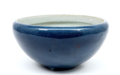 Antieke Chinese diepe schaal in porselein met poederblauw oppervlak - diameter : 27,5 cm -...