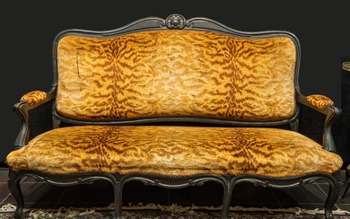 Antieke canapé in zwartgelakt hout met Lodewijk XV-ornamentiek en met bekleding van...