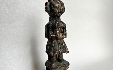 Antique Mughal Empire Carved Wood, Painted Sculpture - Grand Mogul - Wood - India - 18th - 19th century