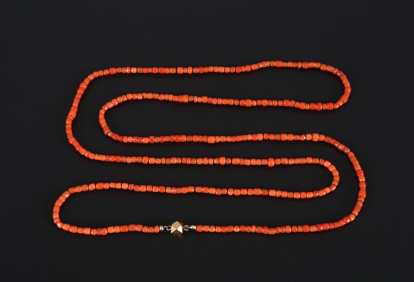 Antique red coral necklace with gold lock