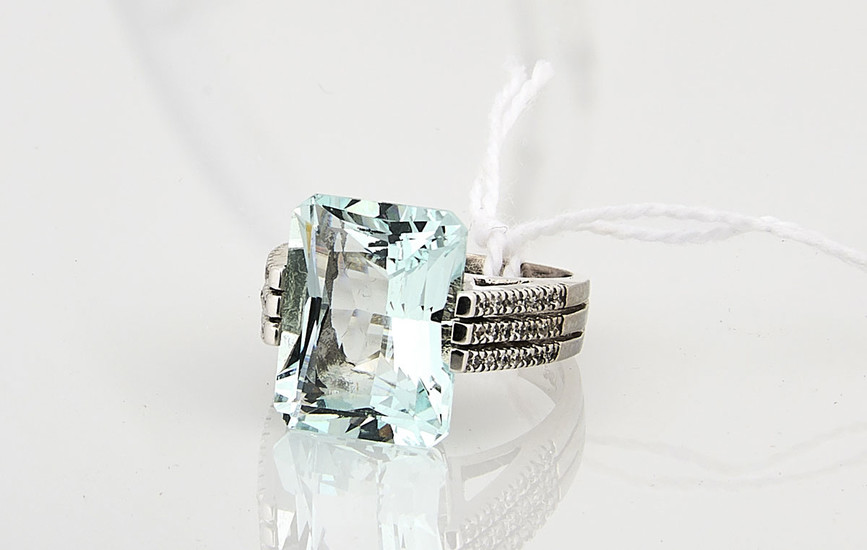 Aquamarine, Diamond & 14K Gold Ring