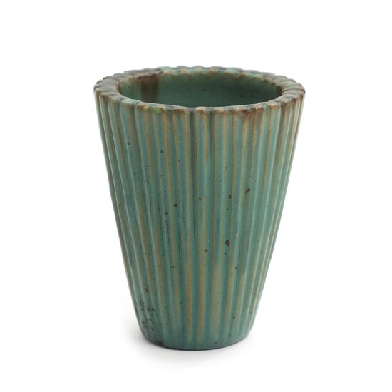 NOT SOLD. Arne Bang: A fluted stoneware vase decorated with green glaze. Signed AB 116. H. 12 cm. – Bruun Rasmussen Auctioneers of Fine Art
