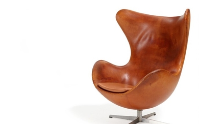 Arne Jacobsen: “The Egg Chair”. Easy chair with profiled aluminium swivel star base, upholstered with patinated natural leather. Manufactured by Fritz Hansen.