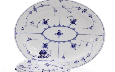 “Blue Fluted” porcelain dish and lidded bowl. 100 and 283. Royal Copenhagen....