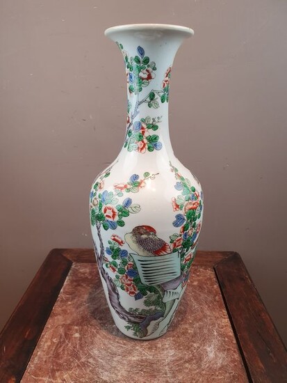 Bottle vase (1) - Porcelain - Famille Verte (with birds and flowers) Kangxi - China - 20th century