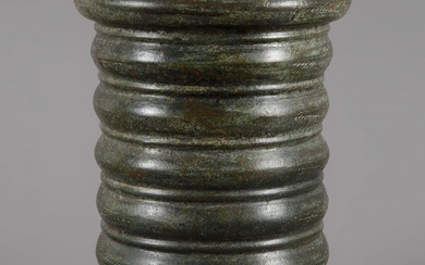 Bracelet. Vietnam. Culture de Dong Son. 2e siècle après J.-C. Bronze coulé. Patine verte. Bon...