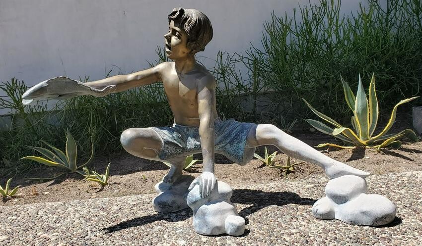 Bronze Water Fountain Statue of Palyful Child Holding