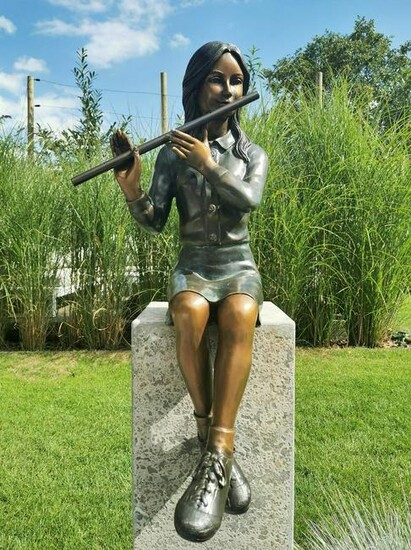 Bronze garden sculpture - Young lady plays the flute
