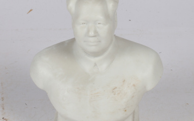 CHINESE BISQUE PORCELAIN BUST OF MAO ZEDONG CIRCA 1966-67.
