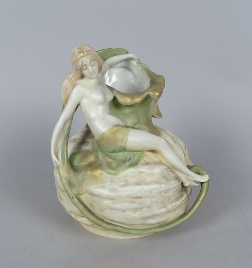 Céramique: vase en porcelaine Art Nouveau 4754/910/10 Autriche circa 1900 H:21cm décor dame nue rehauts...