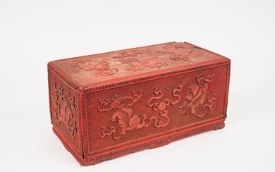 Chine, XIXe siècle, Coffre en laque de cinabre finement sculpté de lions bouddhiques poursuivant le...